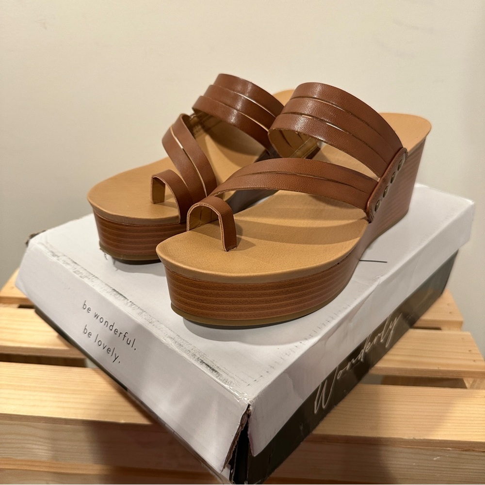 NEW Wonderly Brown Wedge Sandals with Platform Sole - Size 9